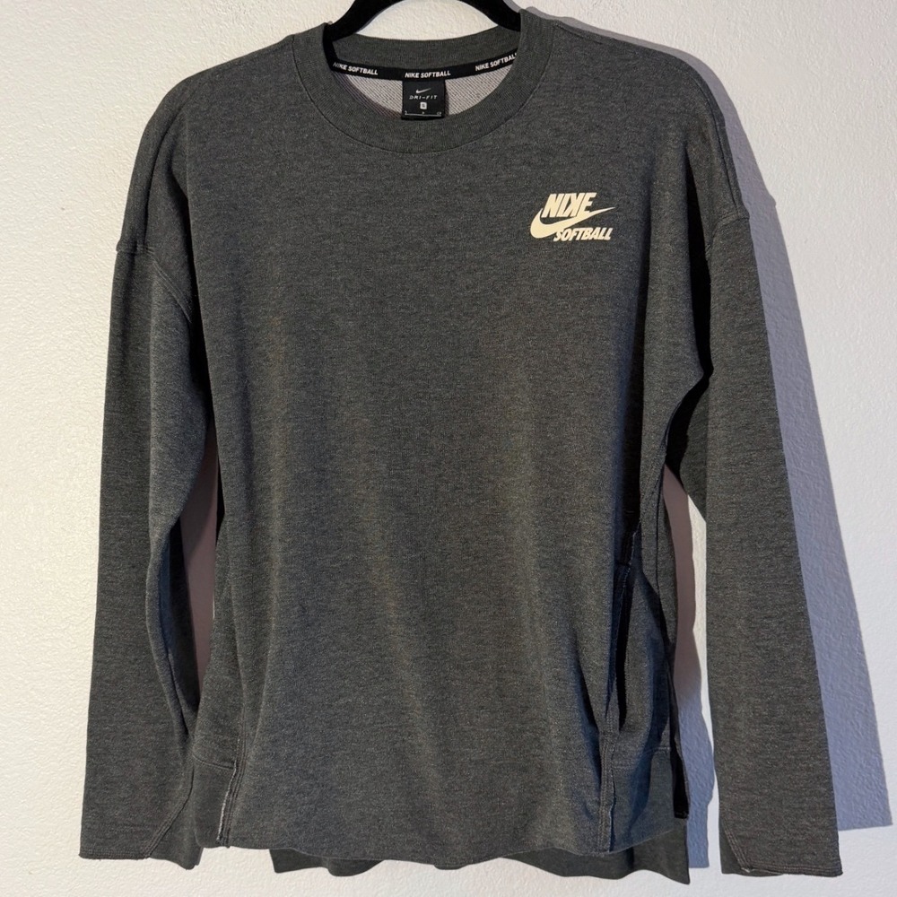 Nike Softball DriFIT Sweatshirt Womens Small Gray Crew Neck Long Sleeve Pullover
